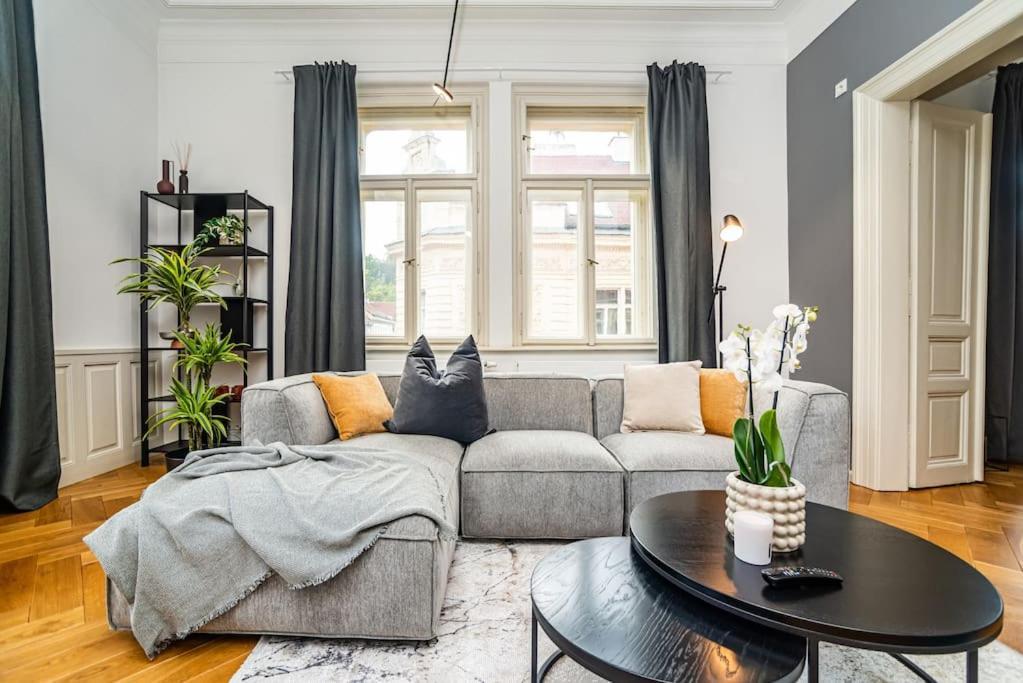 Luxurious 3bed Very Spacious In The Area * Praha