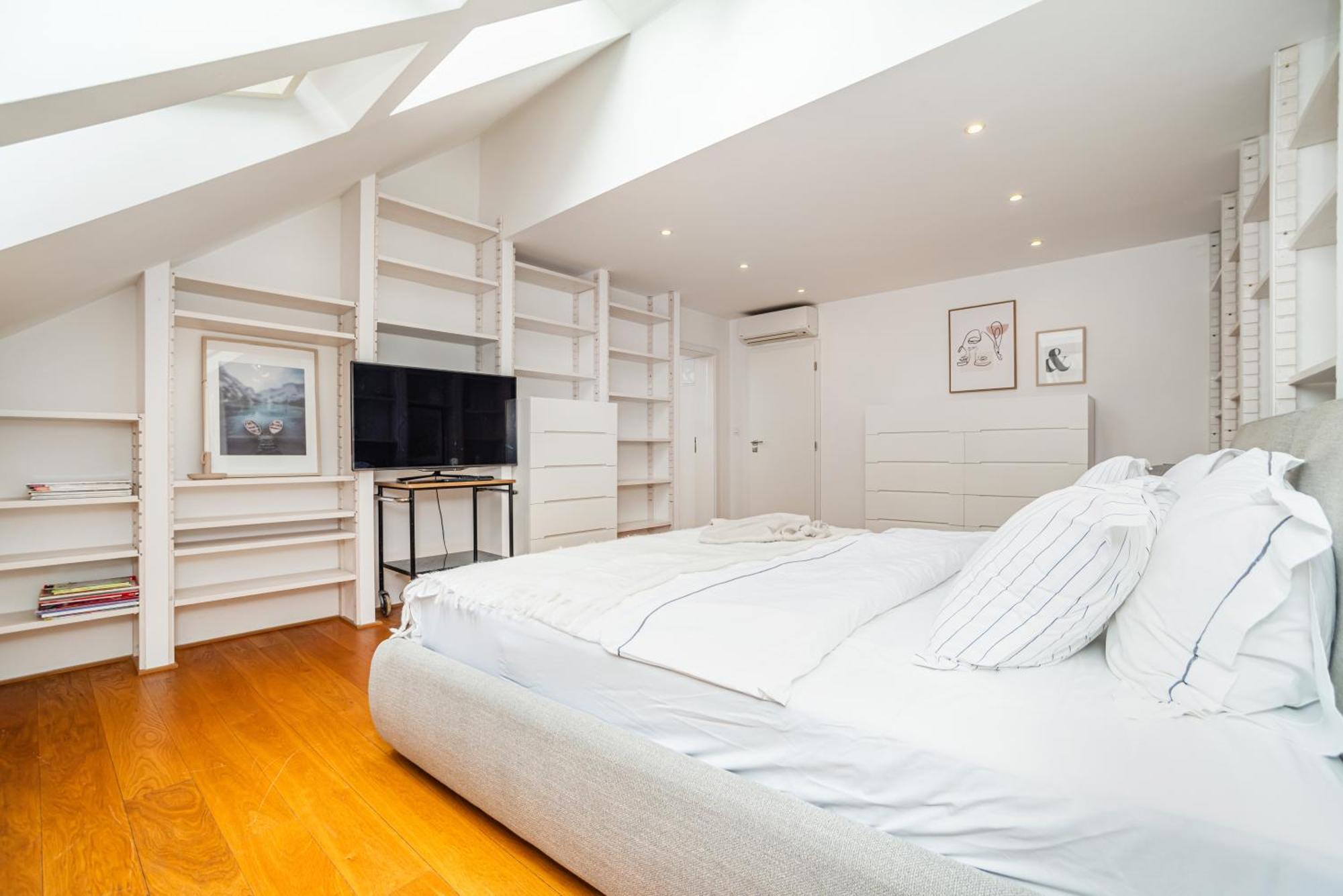Luxurious 3bed Very Spacious In The Area Apartmán *