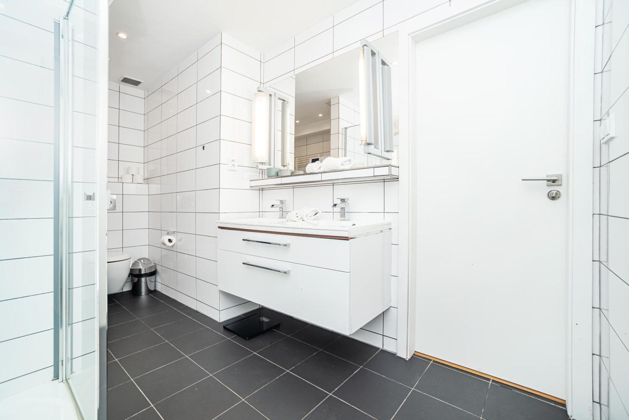 Luxurious 3bed Very Spacious In The Area Apartmán